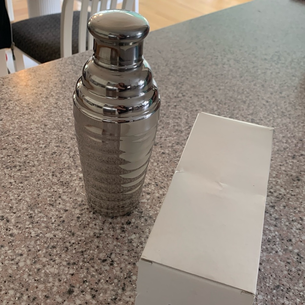 Tablecraft products 16 oz. 3 pc.beehive shaker. Stainless steel. Box incl. NWOT